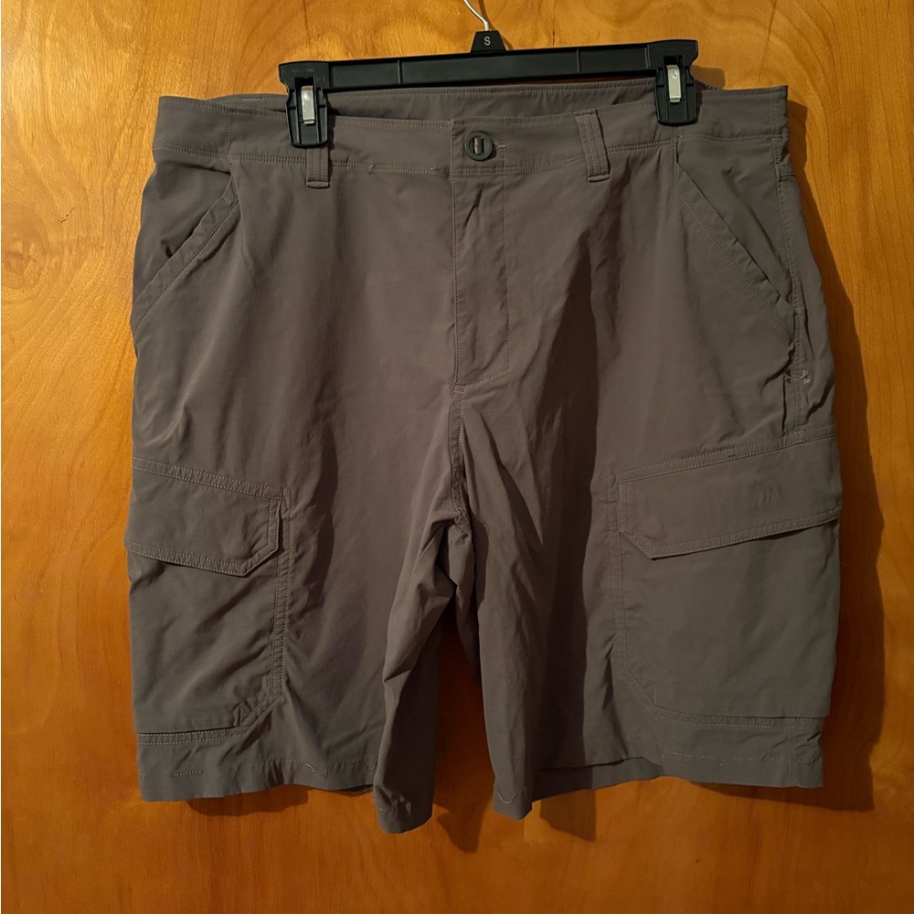 Under Armour Men's Gray Cargo Shorts